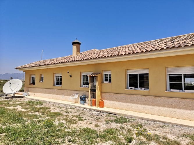 5 bedroom Villa for sale in El Pareton with garage - € 282,980 (Ref: 9829671)