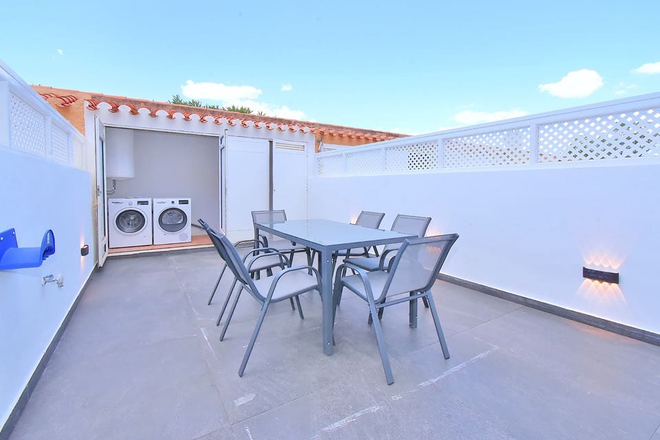 2 makuuhuone Omakotitalo myytävänä paikassa Estrella de Mar mukana uima-altaan - 220 000 € (Ref: 9838437)