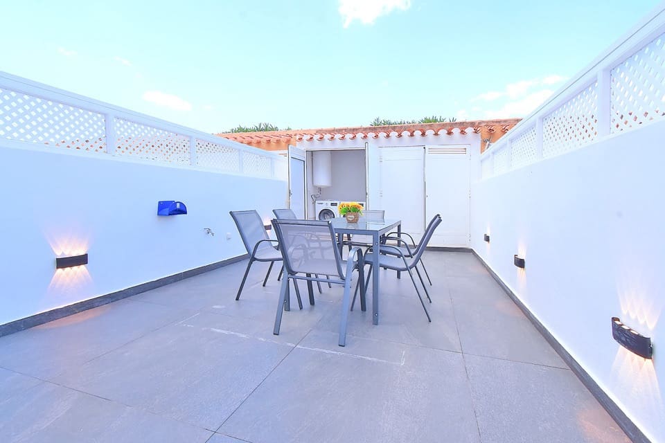 2 makuuhuone Omakotitalo myytävänä paikassa Estrella de Mar mukana uima-altaan - 220 000 € (Ref: 9838437)
