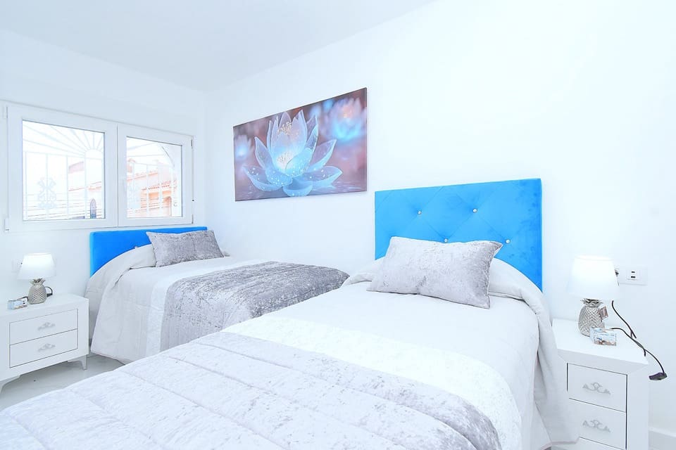 2 makuuhuone Omakotitalo myytävänä paikassa Estrella de Mar mukana uima-altaan - 220 000 € (Ref: 9838437)