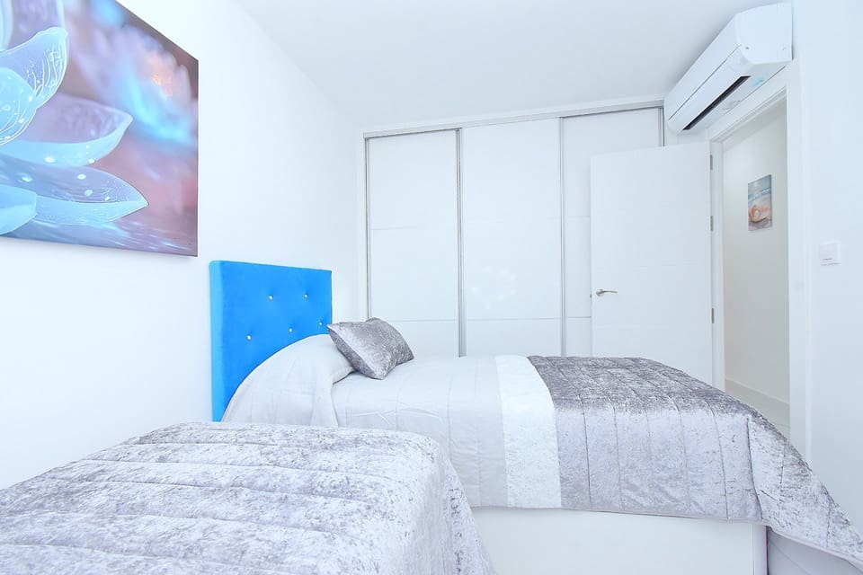 2 makuuhuone Omakotitalo myytävänä paikassa Estrella de Mar mukana uima-altaan - 220 000 € (Ref: 9838437)