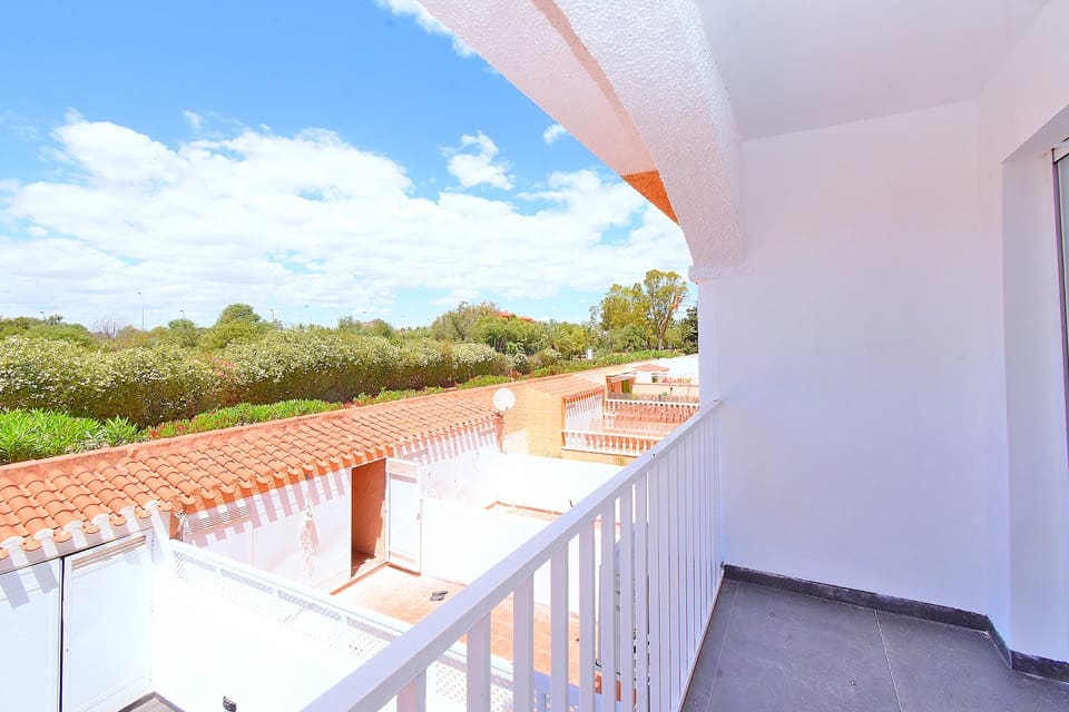 2 makuuhuone Omakotitalo myytävänä paikassa Estrella de Mar mukana uima-altaan - 220 000 € (Ref: 9838437)