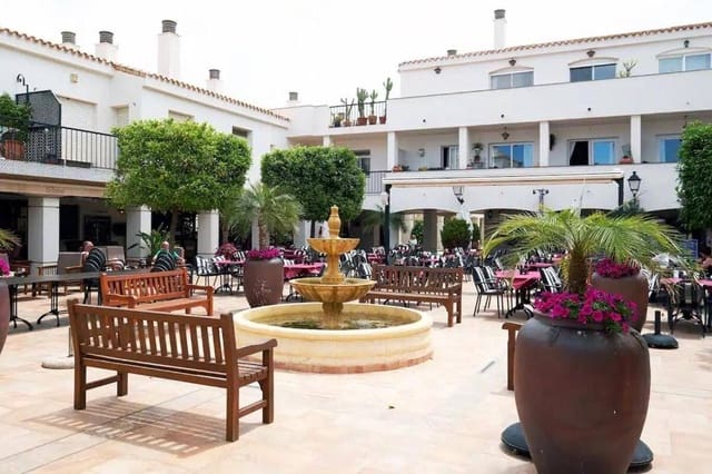 2 sypialnia Apartament na sprzedaż w La Manga Club, Kartagena z basenem - 170 000 € (Ref: 9875398)
