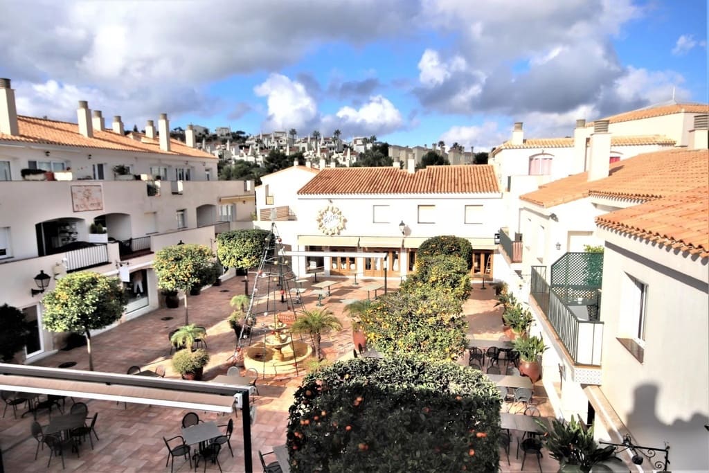 2 bedroom Apartment for sale in La Manga Club with pool - € 170,000 (Ref: 9875398)