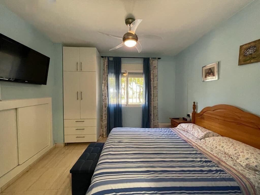 6 makuuhuone Huvila myytävänä paikassa Los Alcazares mukana uima-altaan - 498 000 € (Ref: 9902480)