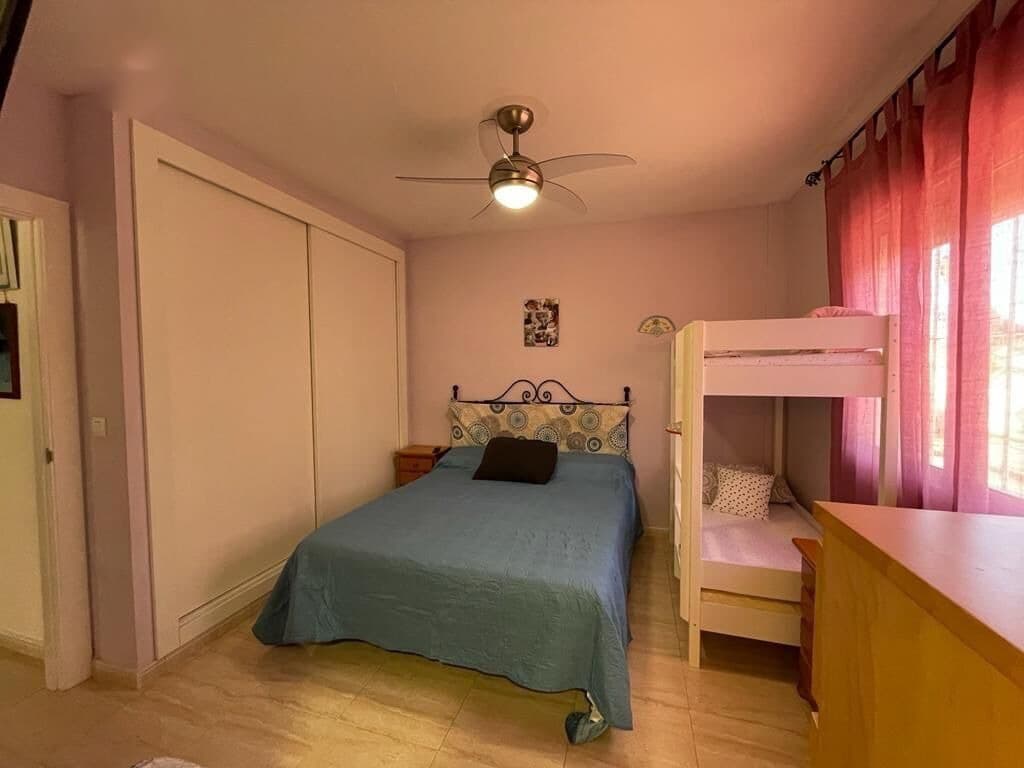 6 makuuhuone Huvila myytävänä paikassa Los Alcazares mukana uima-altaan - 498 000 € (Ref: 9902480)