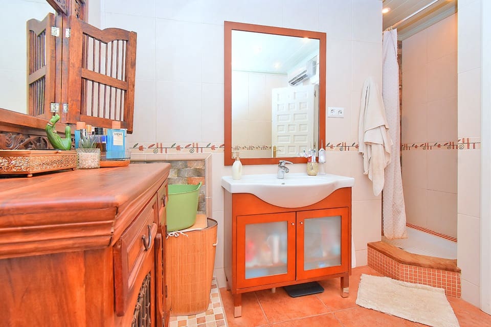 3 makuuhuone Huvila myytävänä paikassa Estrella de Mar mukana uima-altaan - 298 000 € (Ref: 9935024)