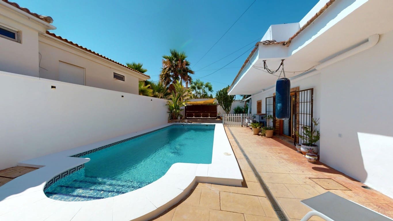 3 sovrum Villa till salu i Los Alcazares med pool - 249 950 € (Ref: 9961201)