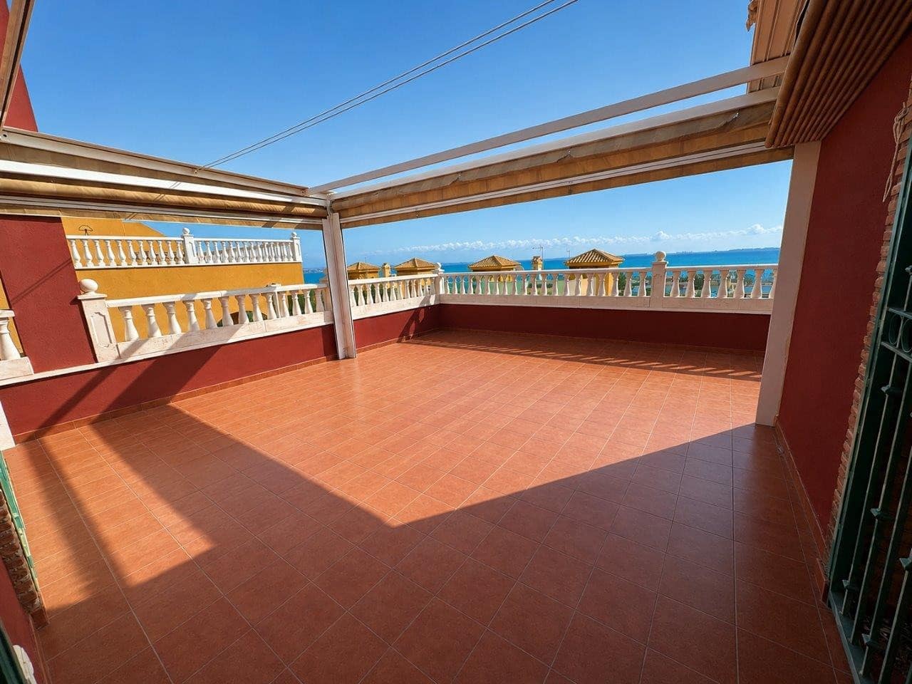 3 Zimmer Villa zu verkaufen in El Carmoli mit Pool Garage - 299.950 € (Ref: 9977660)