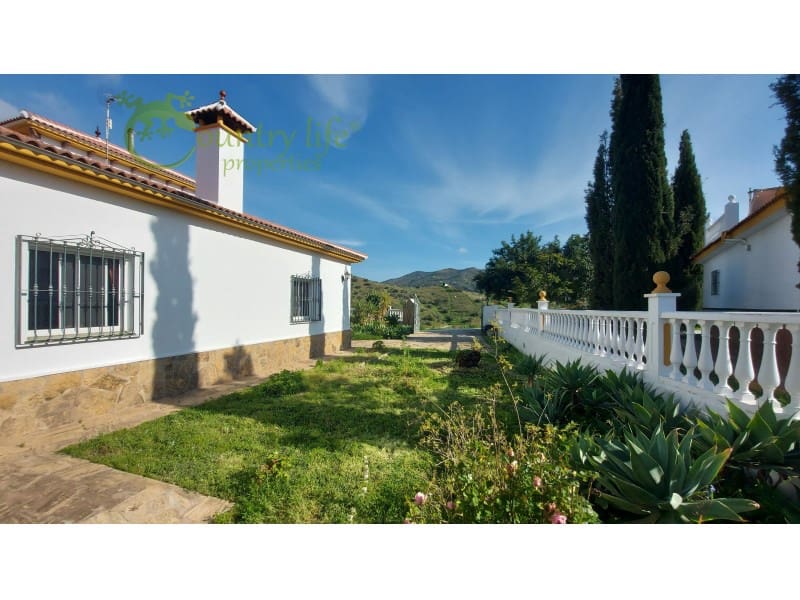 4 bedroom Finca/Country House for sale in Canillas de Aceituno - € 449,000 (Ref: 10037148)