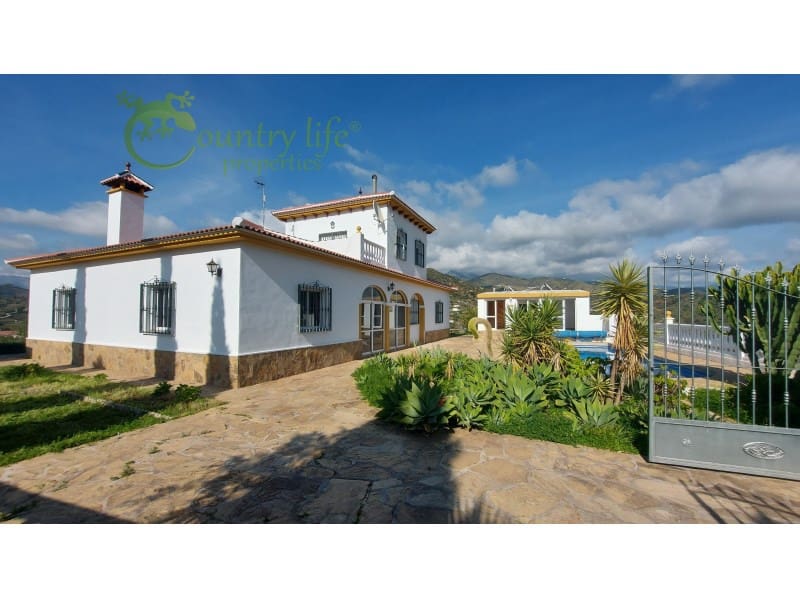 4 bedroom Finca/Country House for sale in Canillas de Aceituno - € 449,000 (Ref: 10037148)