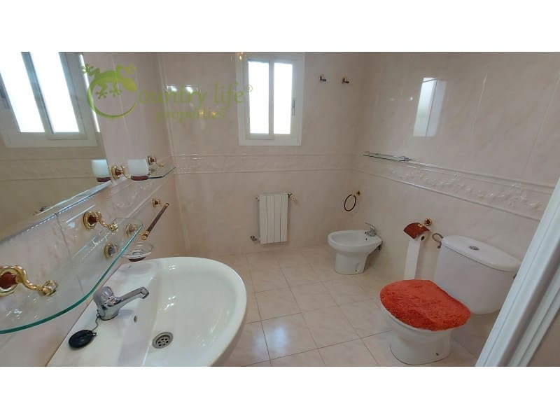4 bedroom Finca/Country House for sale in Canillas de Aceituno - € 449,000 (Ref: 10037148)