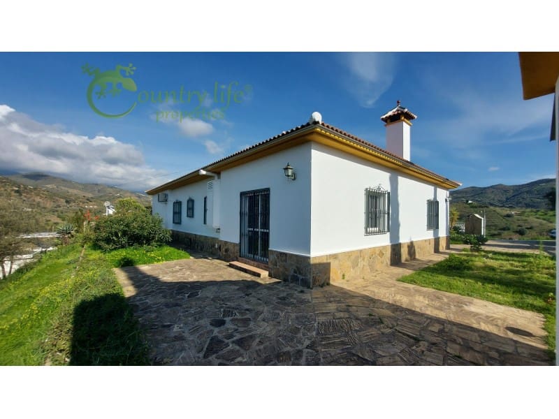 4 bedroom Finca/Country House for sale in Canillas de Aceituno - € 449,000 (Ref: 10037148)