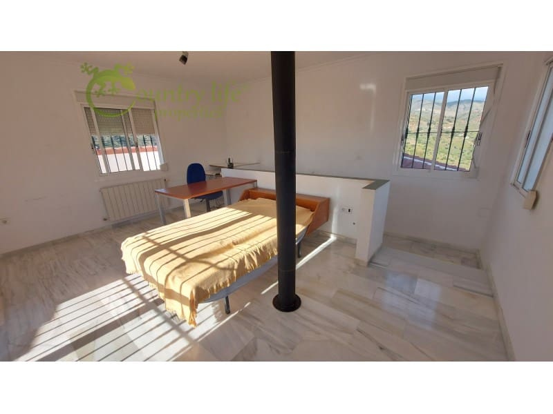 4 quarto Quinta/Casa Rural para venda em Canillas de Aceituno com piscina garagem - 429 000 € (Ref: 10037148)