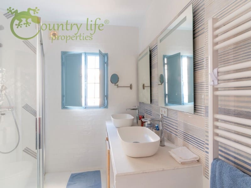 Casa de 3 habitaciones en Sedella en venta - 298.000 € (Ref: 10049337)
