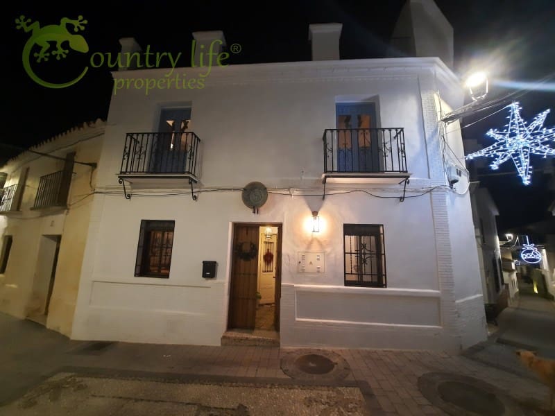 Casa de 3 habitaciones en Sedella en venta - 298.000 € (Ref: 10049337)