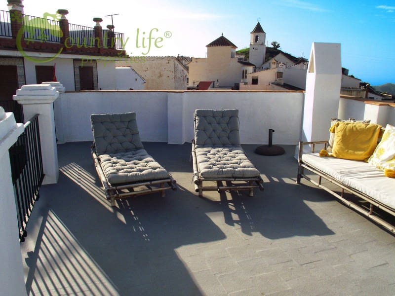 Casa de 3 habitaciones en Sedella en venta - 298.000 € (Ref: 10049337)