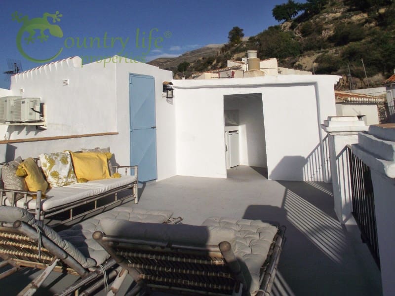 Casa de 3 habitaciones en Sedella en venta - 298.000 € (Ref: 10049337)