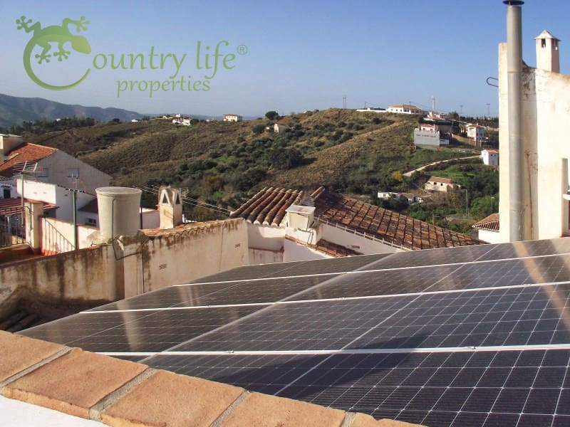 Casa de 3 habitaciones en Sedella en venta - 298.000 € (Ref: 10049337)
