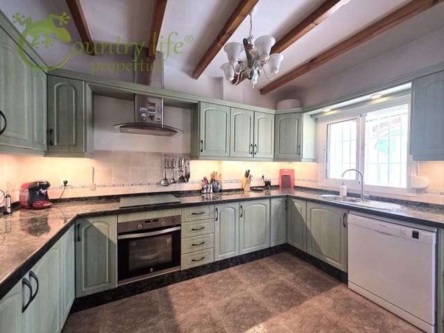 3 Zimmer Villa zu verkaufen in Alcaucín - 375.000 € (Ref: 10061699)