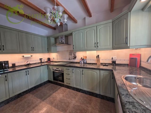 3 Zimmer Villa zu verkaufen in Alcaucín - 375.000 € (Ref: 10061699)