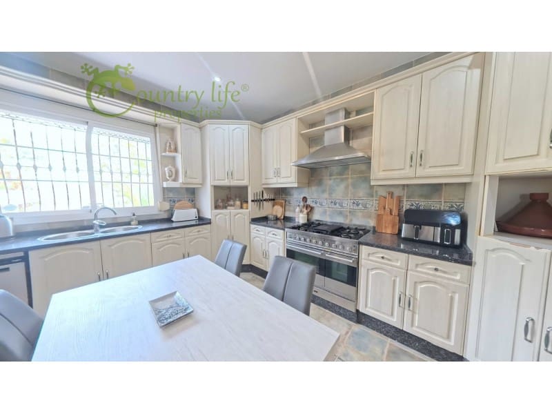 4 bedroom Villa for sale in Sedella with pool garage - € 850,000 (Ref: 10081087)