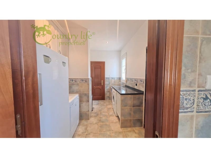 4 bedroom Villa for sale in Sedella with pool garage - € 850,000 (Ref: 10081087)