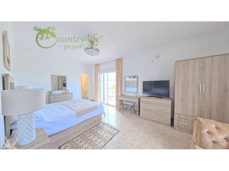 4 bedroom Villa for sale in Sedella with pool garage - € 850,000 (Ref: 10081087)