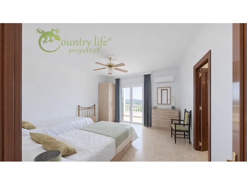 4 bedroom Villa for sale in Sedella with pool garage - € 850,000 (Ref: 10081087)