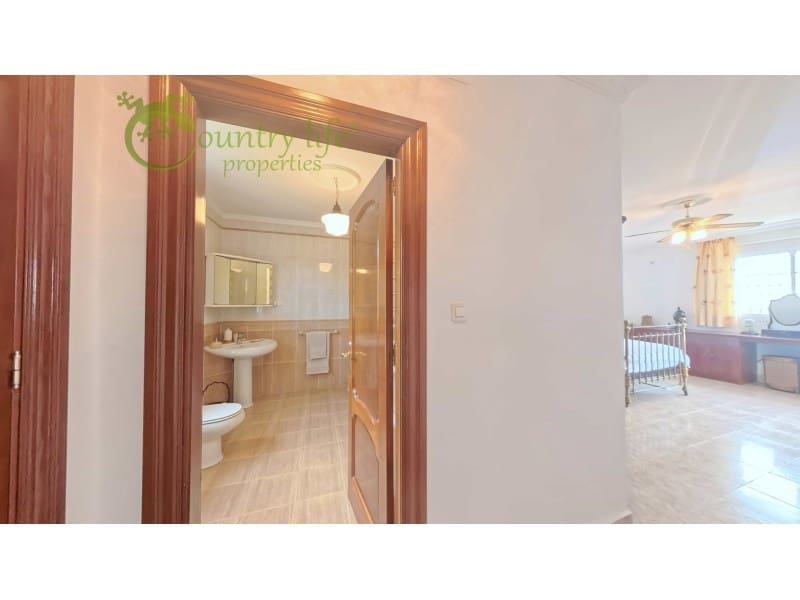 4 bedroom Villa for sale in Sedella with pool garage - € 850,000 (Ref: 10081087)