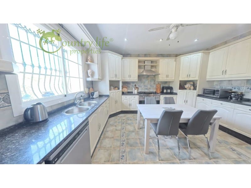 4 bedroom Villa for sale in Sedella with pool garage - € 850,000 (Ref: 10081087)