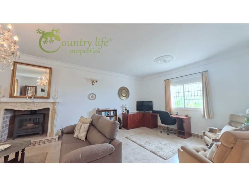 4 bedroom Villa for sale in Sedella with pool garage - € 850,000 (Ref: 10081087)