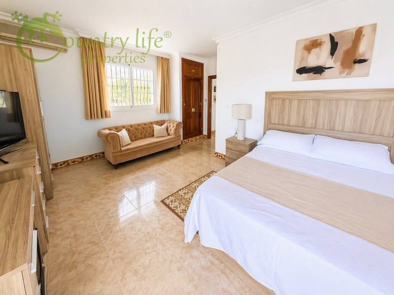 4 bedroom Villa for sale in Sedella with pool garage - € 850,000 (Ref: 10081087)