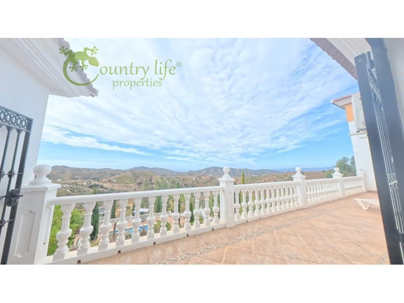 4 bedroom Villa for sale in Sedella with pool garage - € 850,000 (Ref: 10081087)