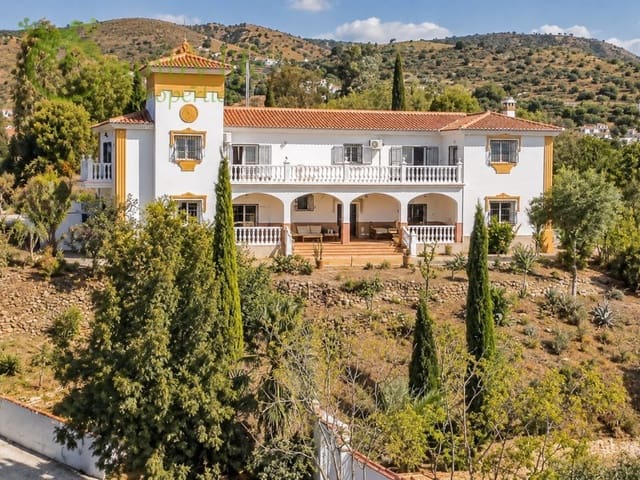 4 soveværelse Villa til salg i Sedella med swimmingpool garage - € 850.000 (Ref: 10081087)