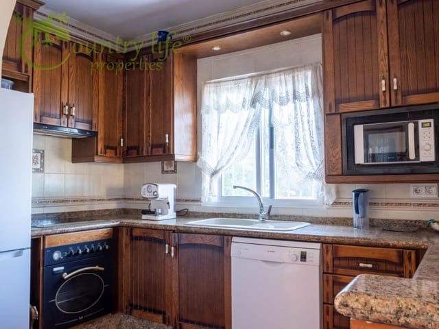 4 Zimmer Villa zu verkaufen in Cómpeta - 325.000 € (Ref: 7034364)