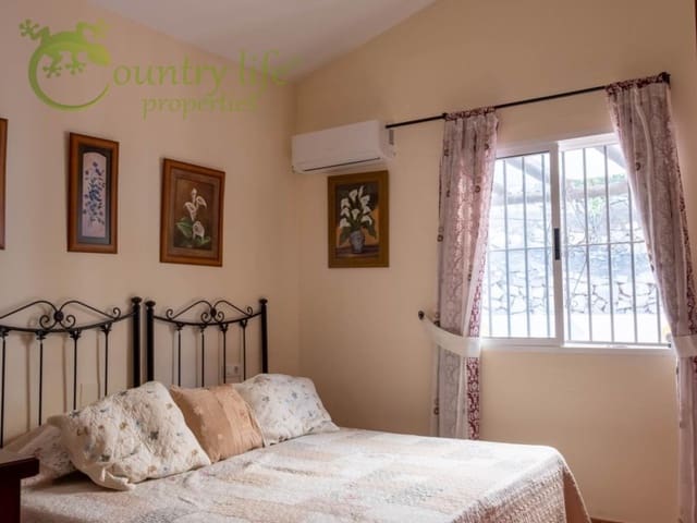 4 Zimmer Villa zu verkaufen in Cómpeta - 325.000 € (Ref: 7034364)