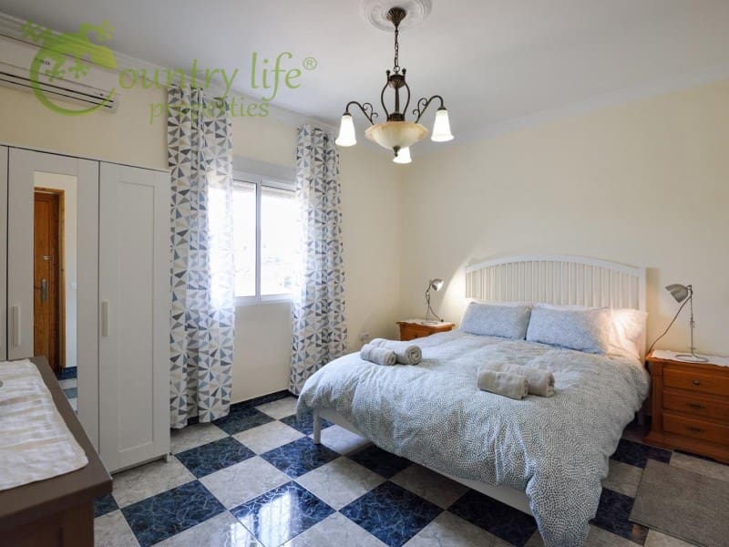 6 soveværelse Villa til salg i Vinuela - € 349.000 (Ref: 7098038)