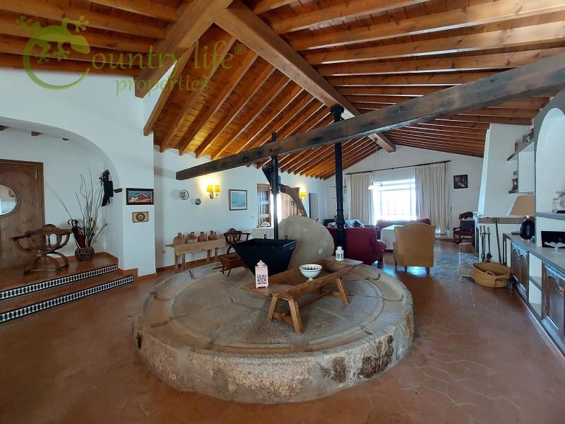 3 soveværelse Finca/Landehus til salg i Malaga by - € 890.000 (Ref: 8244264)