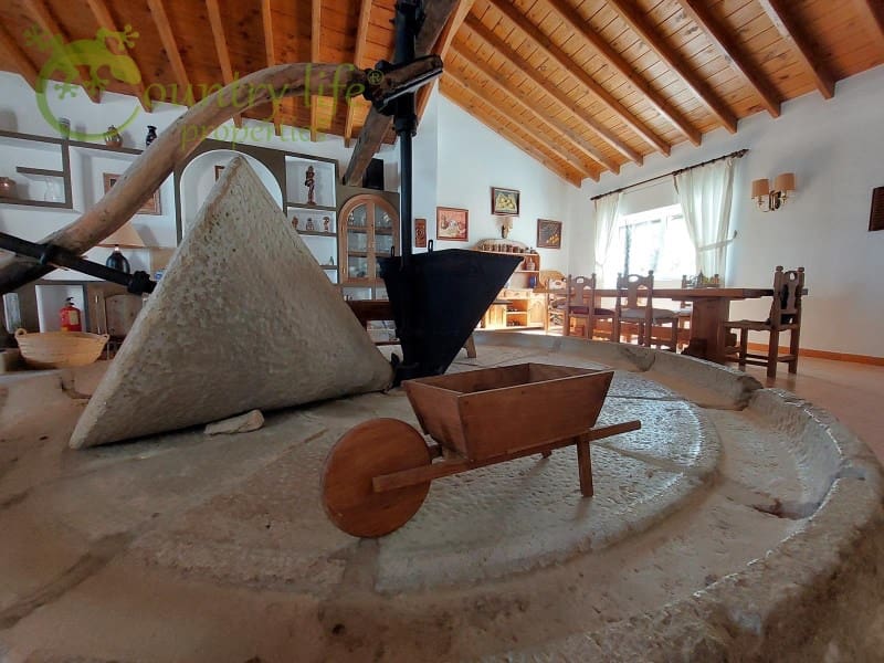 3 soveværelse Finca/Landehus til salg i Malaga by - € 890.000 (Ref: 8244264)