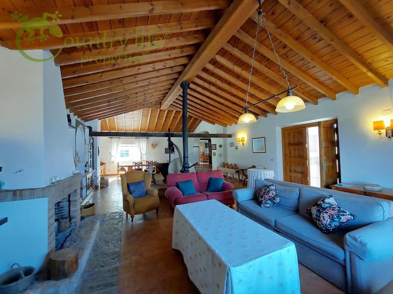 3 soveværelse Finca/Landehus til salg i Malaga by - € 890.000 (Ref: 8244264)