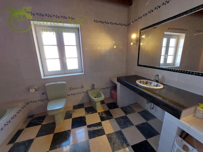 3 soveværelse Finca/Landehus til salg i Malaga by - € 890.000 (Ref: 8244264)