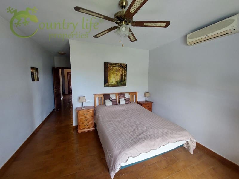 4 slaapkamer Villa te koop in Vinuela - € 625.000 (Ref: 8295633)