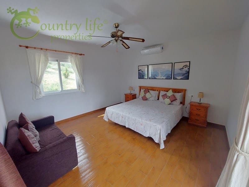 4 slaapkamer Villa te koop in Vinuela - € 625.000 (Ref: 8295633)