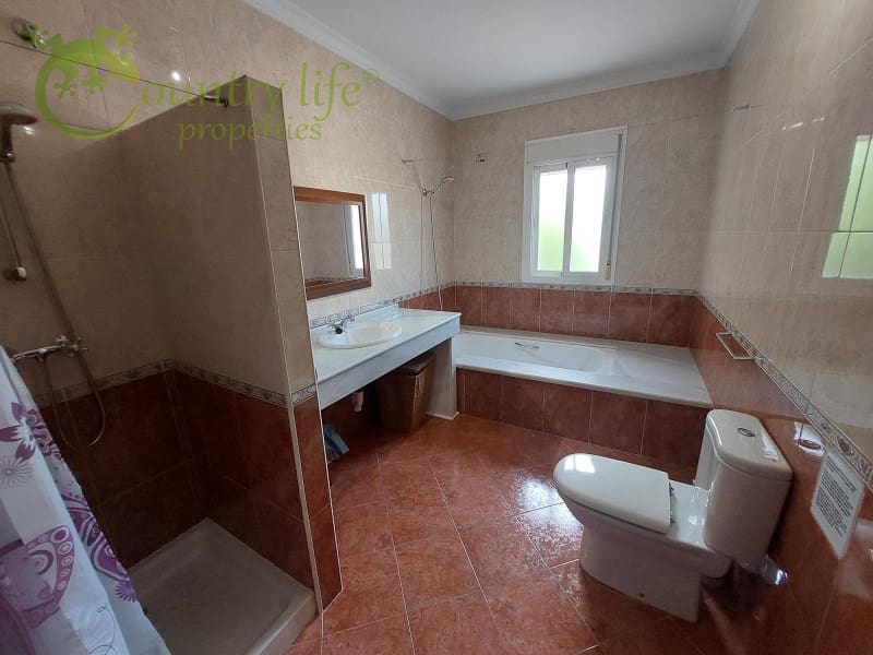 4 slaapkamer Villa te koop in Vinuela - € 625.000 (Ref: 8295633)