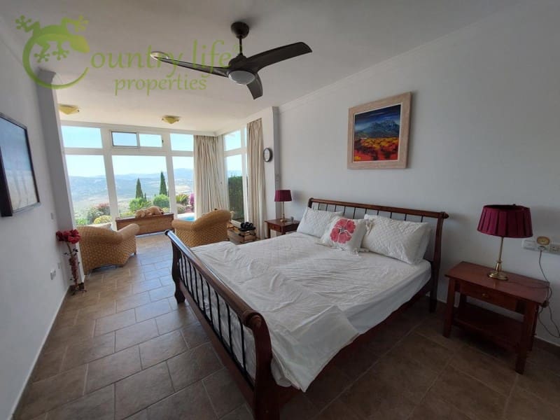 4 soverom Villa til salgs i Periana - € 649 000 (Ref: 8387310)