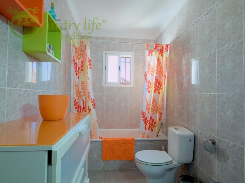 3 soverom Kjedet enebolig til salgs i Torre del Mar - € 430 000 (Ref: 8487852)