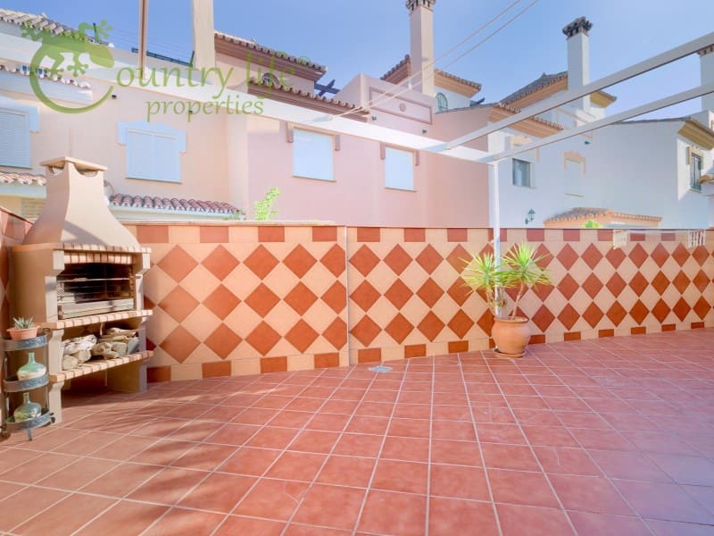 3 soverom Kjedet enebolig til salgs i Torre del Mar - € 430 000 (Ref: 8487852)