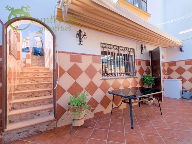 3 soveværelse Semi-Rækkehus til salg i Torre del Mar, Vélez-Málaga - € 430.000 (Ref: 8487852)