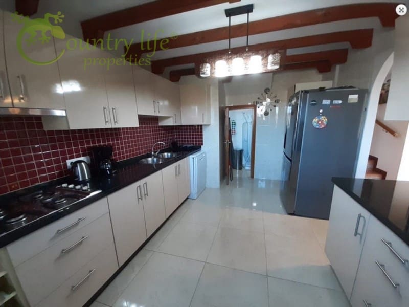 5 bedroom Villa for sale in Iznate - € 545,000 (Ref: 8708215)